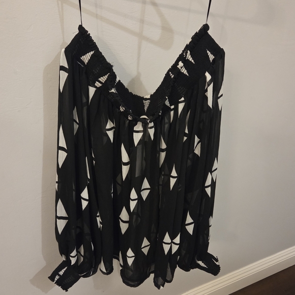 NWT H&M Black and White Sheer Geometric Blouse - Picture 2 of 7